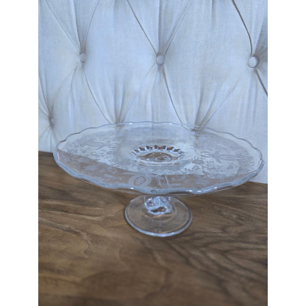 Elegant etched glass pedestal cake stand floral pattern - Picture 3 of 5